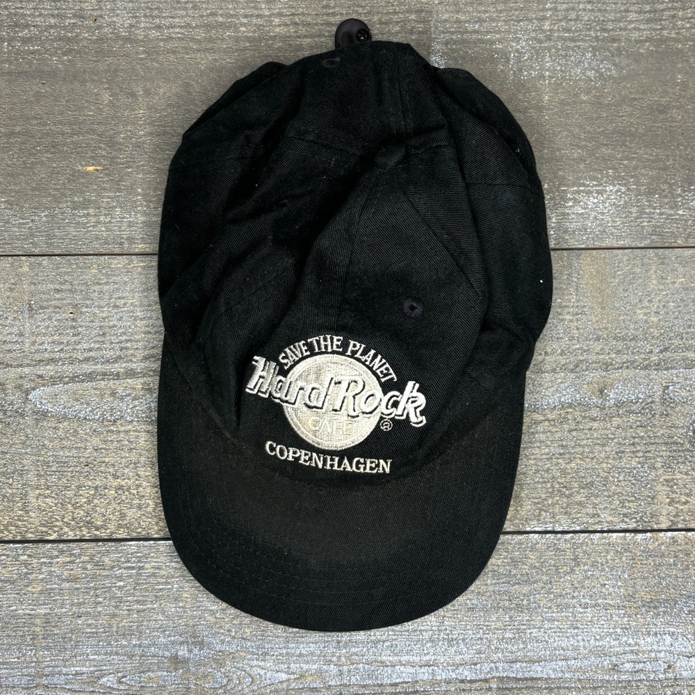 Hard Rock cafe Copenhagan vintage love all serve all baseball hat